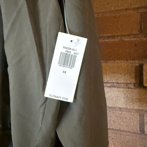 NWT Olive Green Old Navy Women's Crop Activewear Jacket - Picture 3 of 8